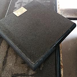 Restpartij Magma Rocca Nero Zwembadrand Buitenhoek 50x50x37.5x3-5cm Gevlamd met gezoete neus (Uitlop
