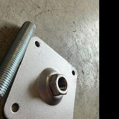 Stelplaat M16 Panda Verzinkt met meedraaiende moer