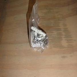 Unie Beslag met pluggen set-4 stuks