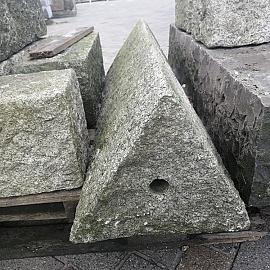 Restpartij Fontein Graniet Grijs driehoek 30x90cm (Uitlopend) OW2019