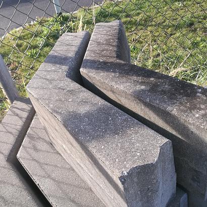 Restpartij Hoekstuk 13-15x25 CM  135 gr.  Inwendig ook leuk als bloembak