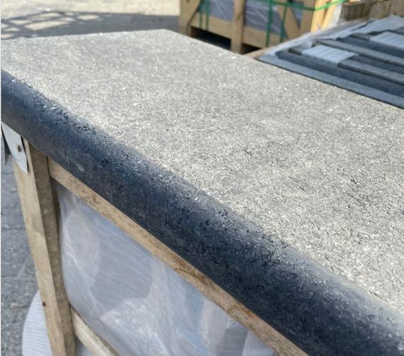 Zwembadrand binnenhoek 50x50x30x3-5 cm Gevlamd met gezoete neus Montana Black